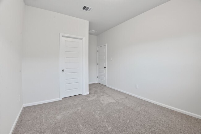 Building Photo - 2615 Ryon Falls Dr