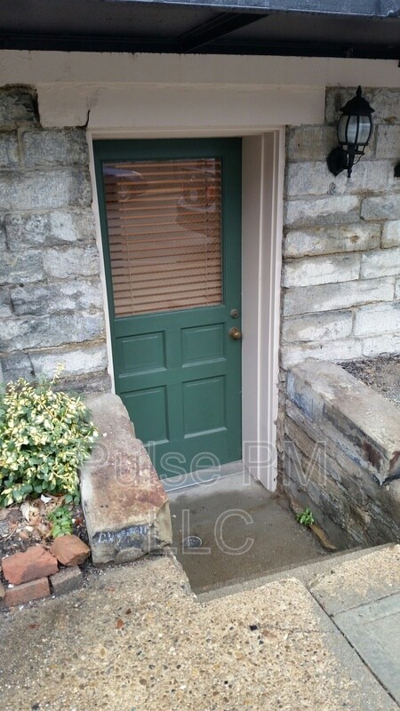 Building Photo - 112 E 5th St