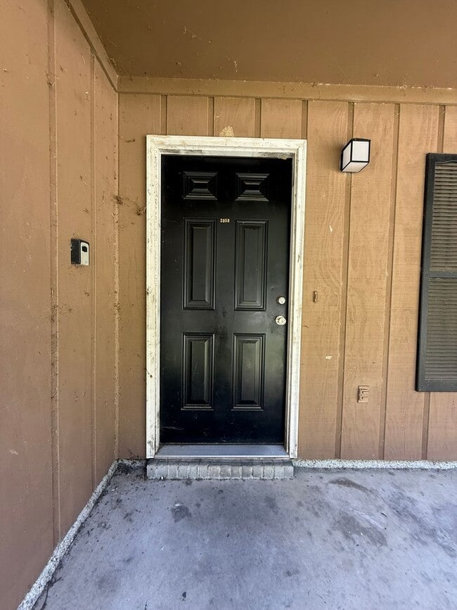 Building Photo - 205 Courtney Way