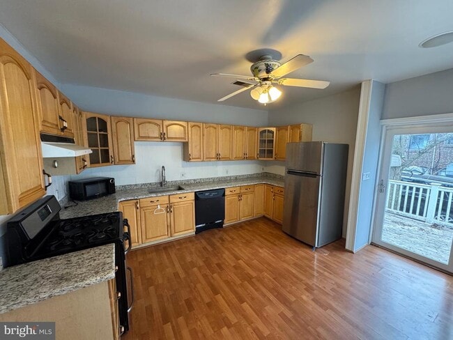 Building Photo - 1068 Floyd Terrace