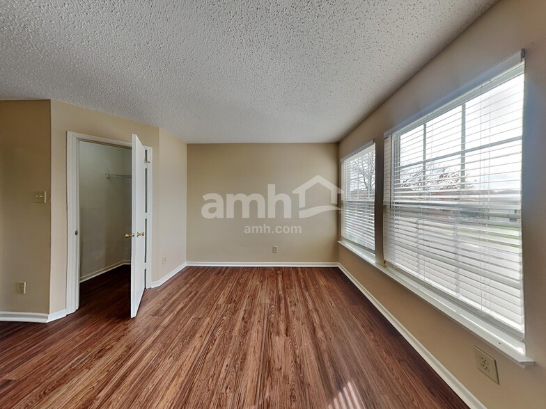 Building Photo - 5635 Olive Branch Way