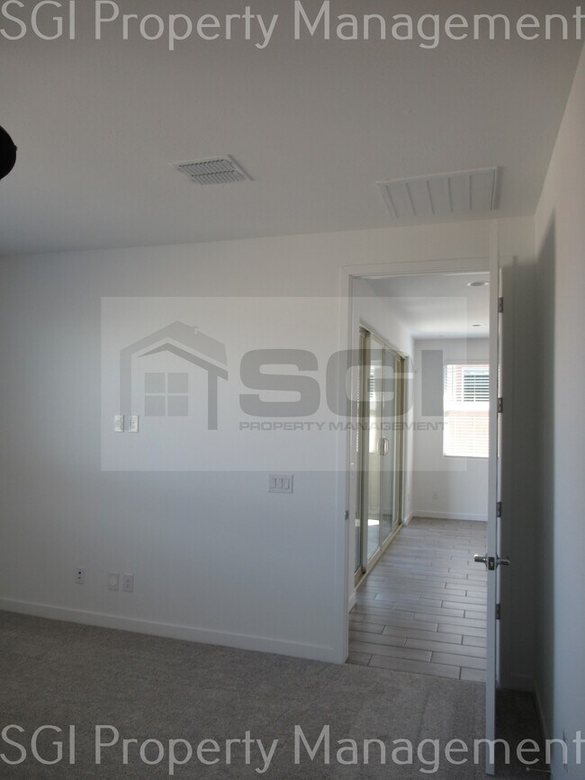 Building Photo - 1622 W la Mirada Dr