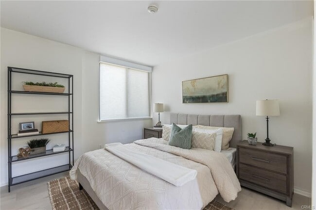 Building Photo - 1007 S Catalina Ave