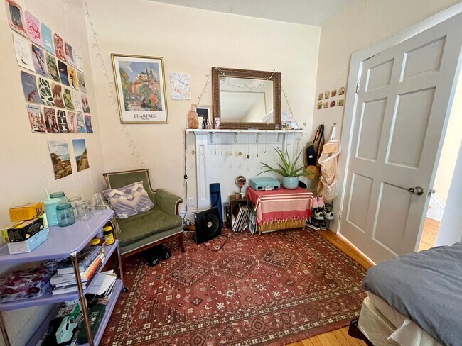 Building Photo - 129 Lathrop St