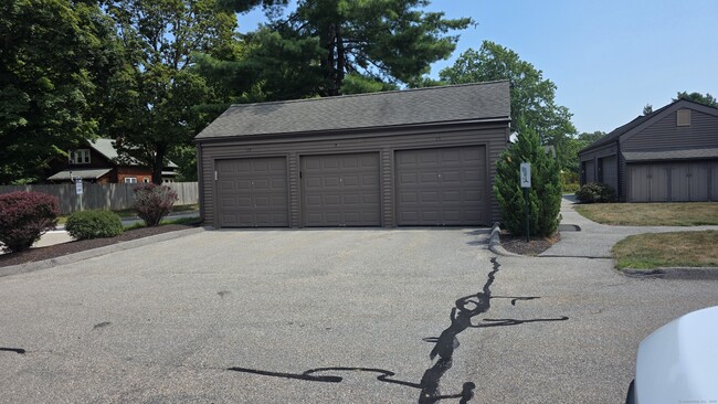 Building Photo - 53 Hollister Way N