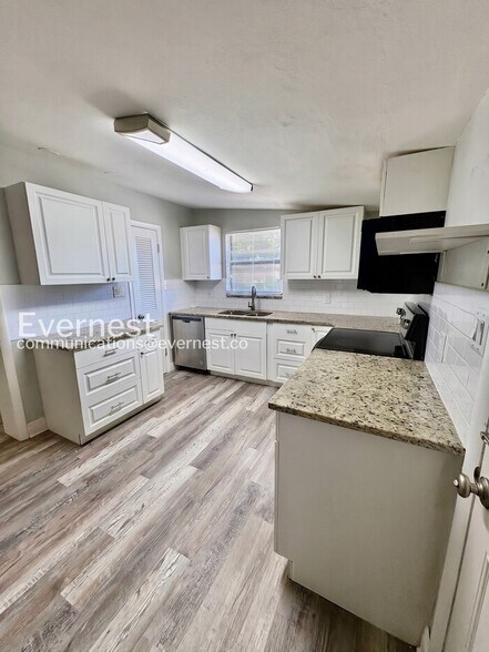 Building Photo - 10115 N Ashley St