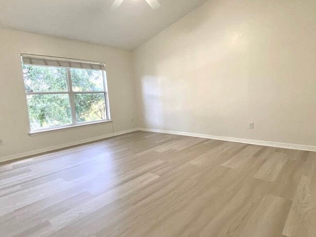 Building Photo - 462 Richmont Ct