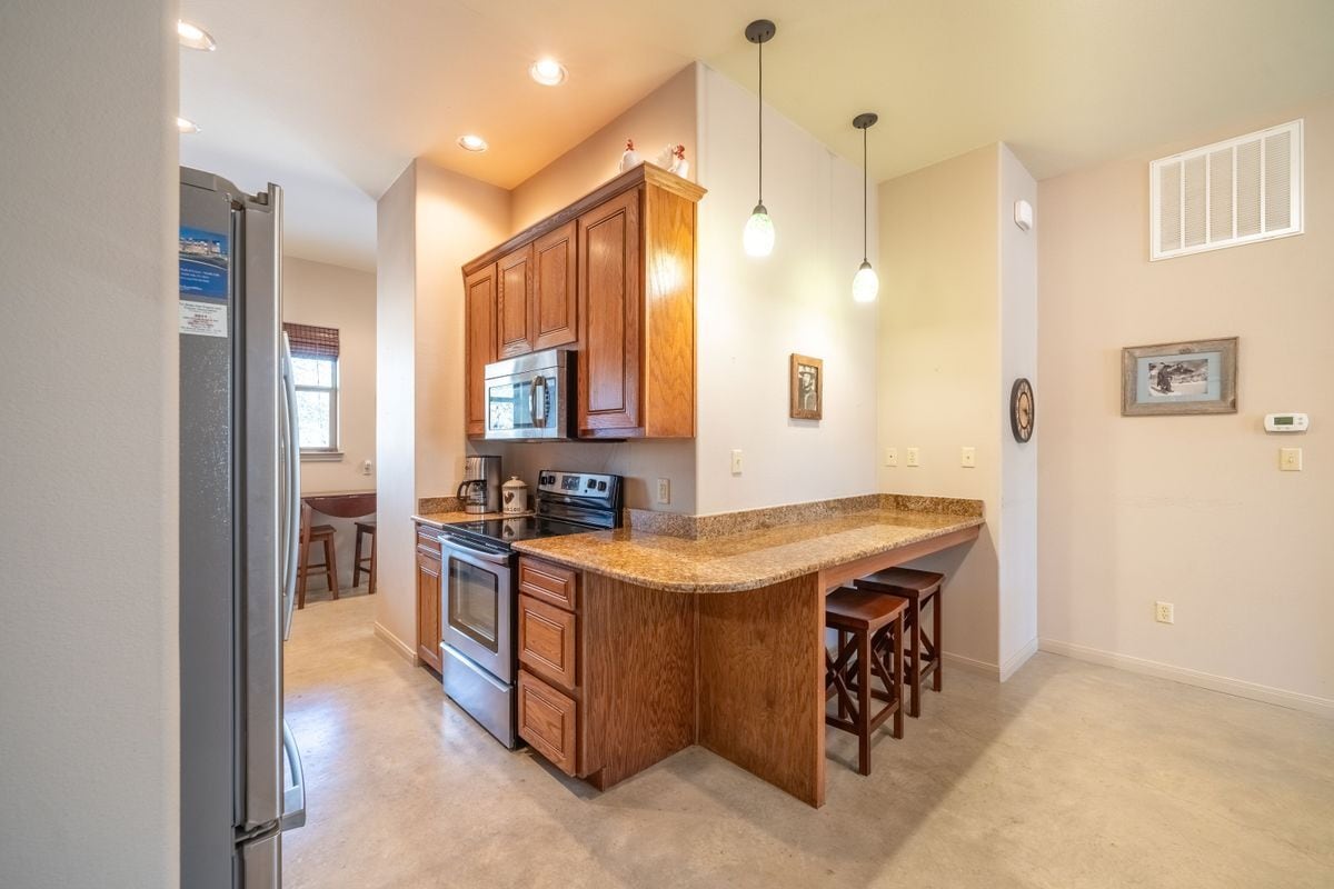 Building Photo - 103 Rolling Hills Dr