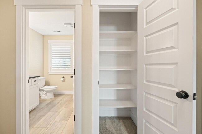 Building Photo - Spacious 4-Bedroom Dream Home – Perfect fo...