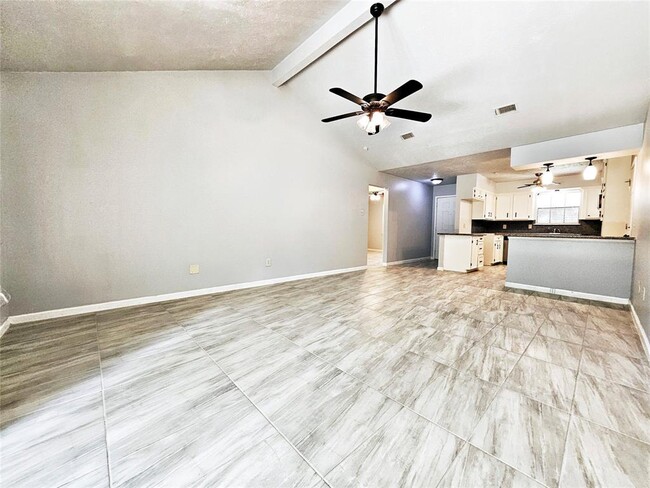 Building Photo - 33 N Wavy Oak Cir