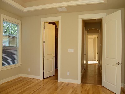 Building Photo - UT PRE-LEASE: Beautiful, Recently Constructed 6 bed/ 4 ba home in North Loop Area, Mins to UT