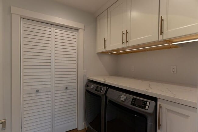 Building Photo - Remodeled Pacific Grove 2-Bedroom with Gourmet Kitchen