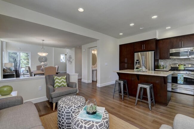 Building Photo - Exceptional End-Unit Townhome in Sterling Park – Palo Alto Living at Its Best!