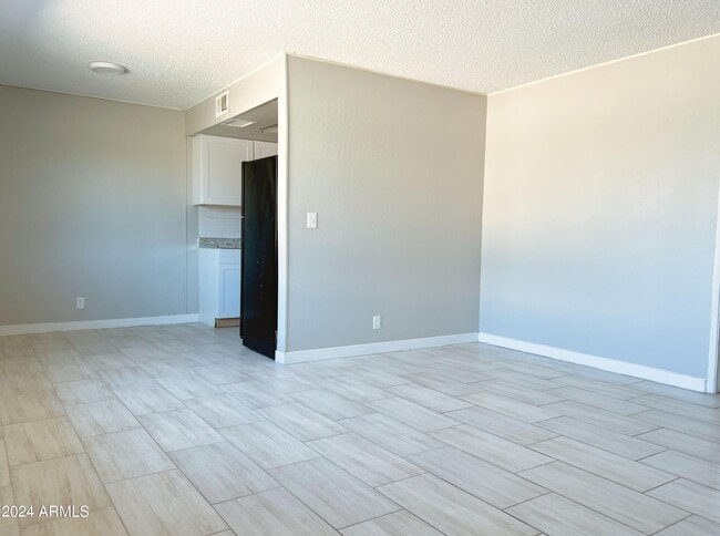 Building Photo - 6413 E Avalon St