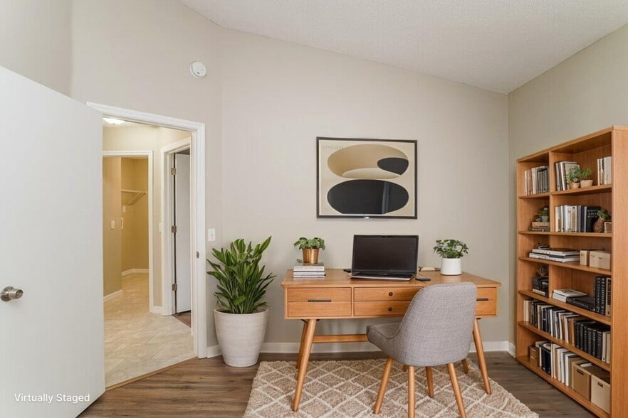 Building Photo - 2216 Donegan Pl