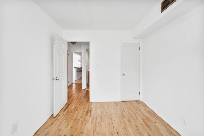 Building Photo - 30 Skyline Dr