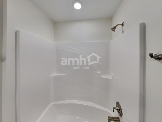 Building Photo - 5231 Valor Dr