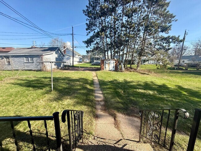 Building Photo - 110 Adrian St