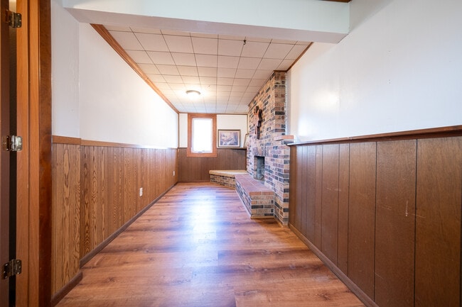 Building Photo - 445 Walnut Ln