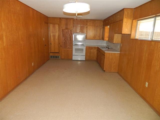 Building Photo - 203 N Main St