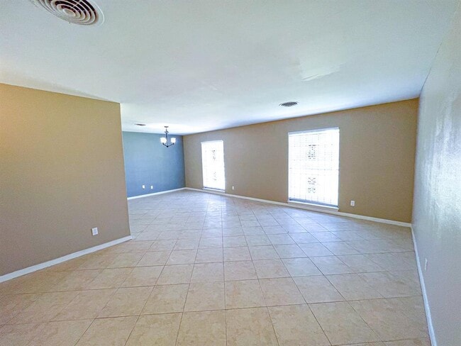 Building Photo - 2815 Monticello Dr