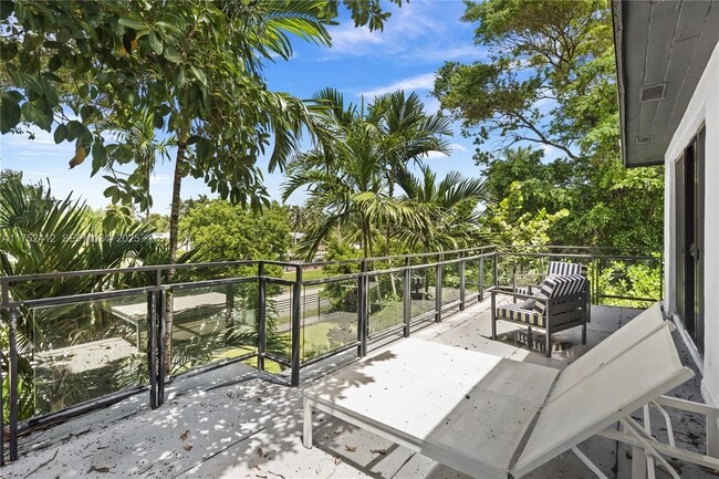 Building Photo - 1210 NE 89th St