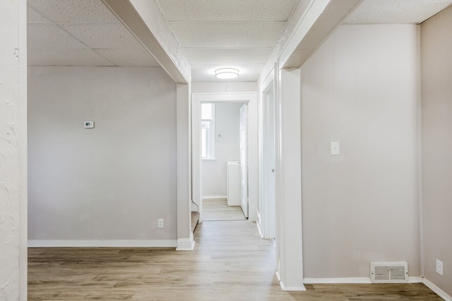 Building Photo - 349 James St