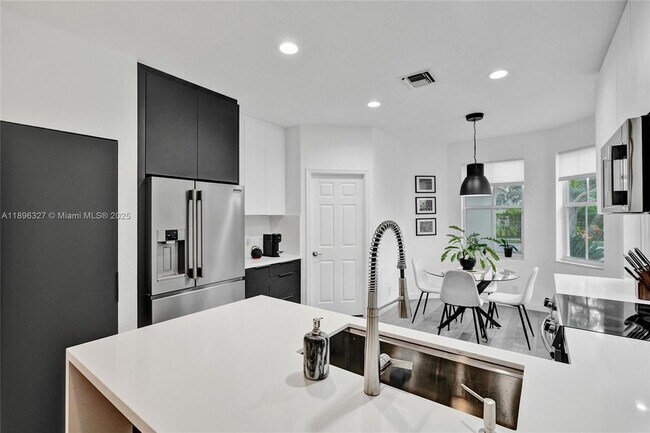 Building Photo - 1725 Winterberry Ln