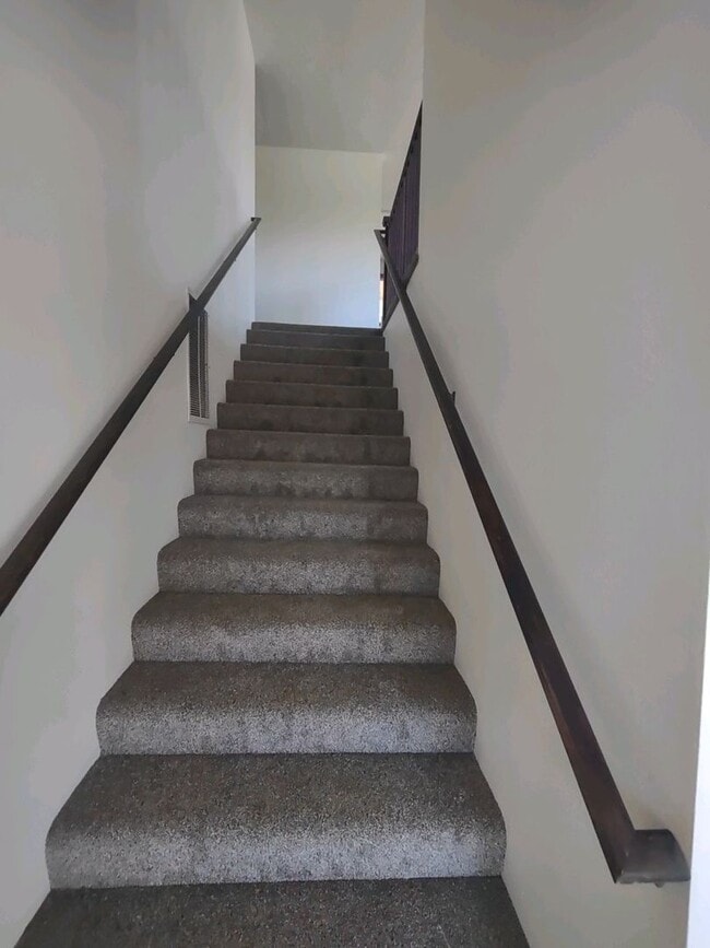 Building Photo - Large 2+ bedroom 2.5 bath home with large attached garage