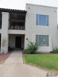 Building Photo - Central townhome with 2 bedrooms and 3 bat...