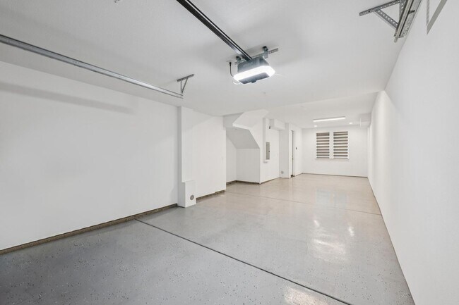 Building Photo - 3479 Client Cmn