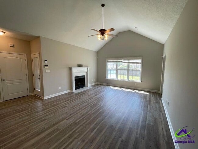 Building Photo - 114 Cedarland Dr