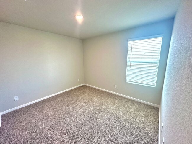 Building Photo - Luxury 2-Story, 4-Bed/ 2.5-Bath Duplex in ...