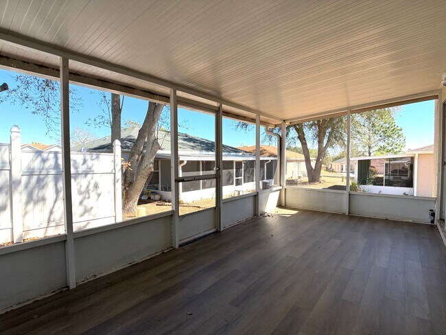 Building Photo - Perfect Location with Amenities Galore!