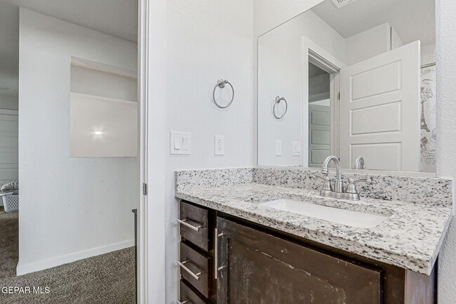 Building Photo - 12622 Zollinger Ave