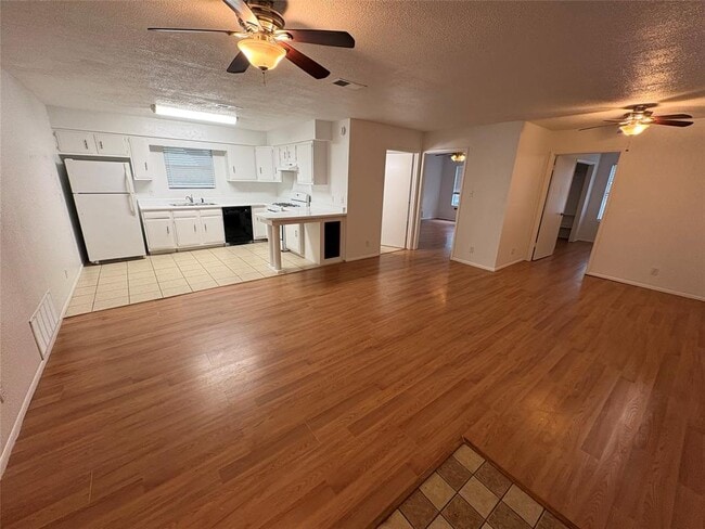 Building Photo - 1011 Chesapeake Dr