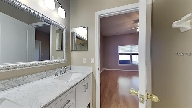 Building Photo - 876 Hacienda Cir