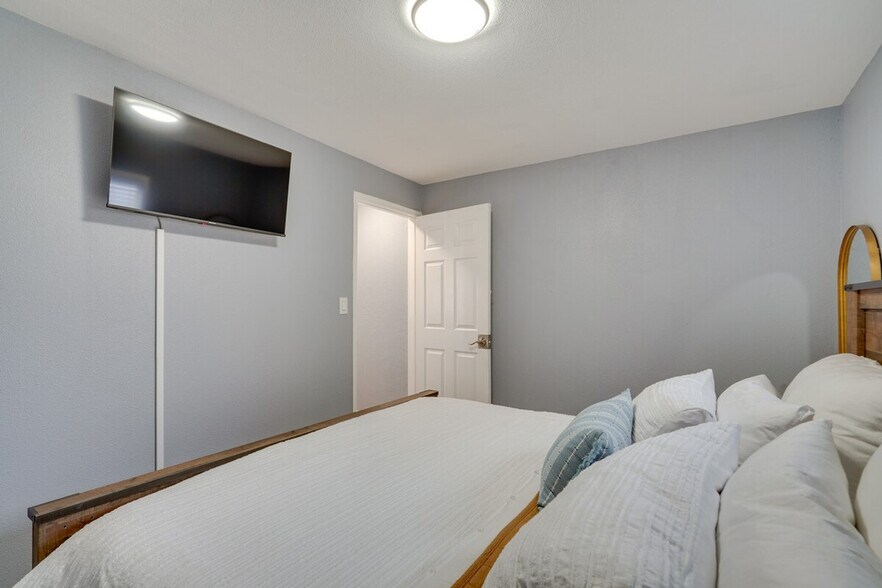 Building Photo - 1519 171st Ave