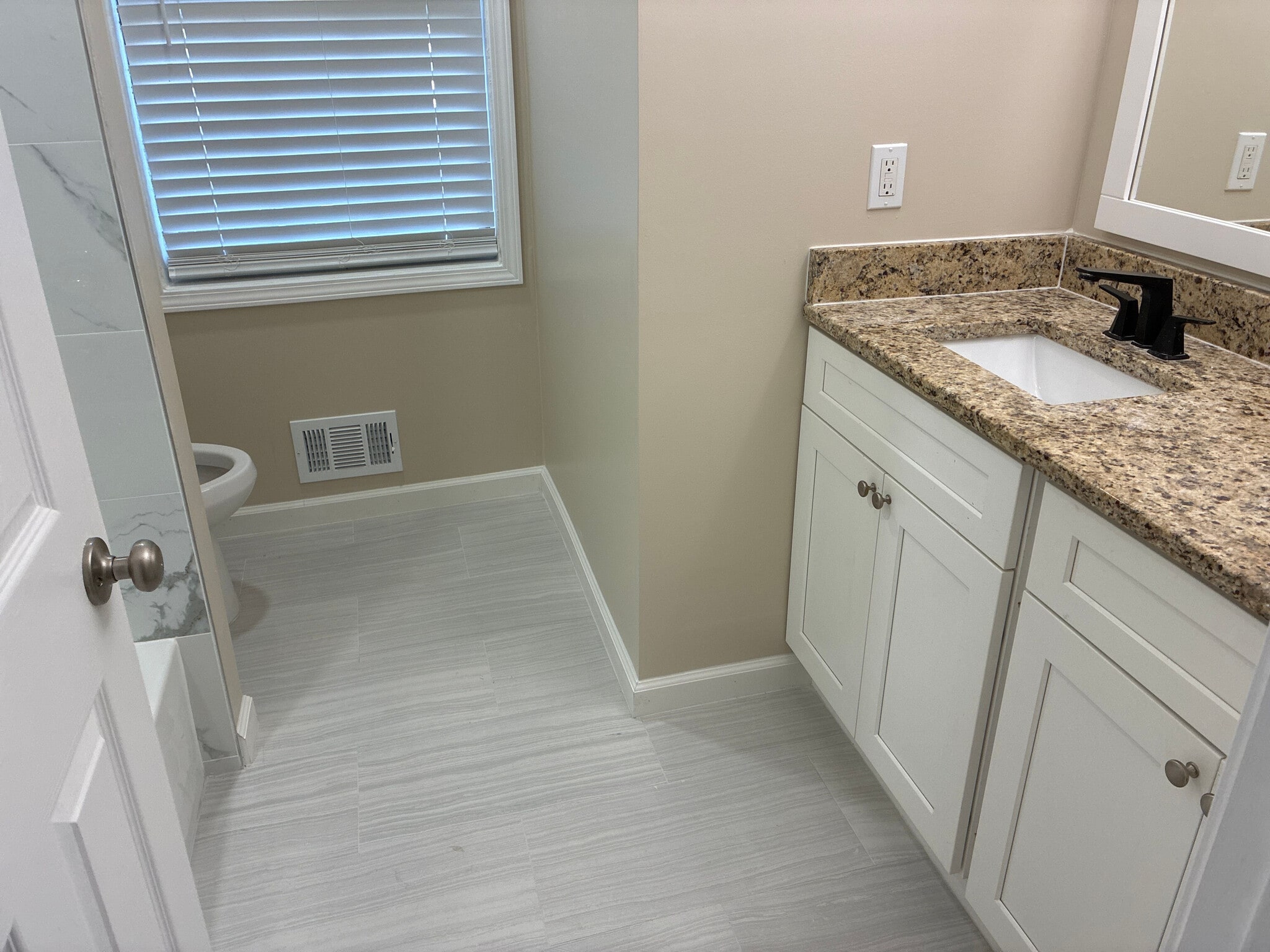 Building Photo - Room in House on Granada Pl