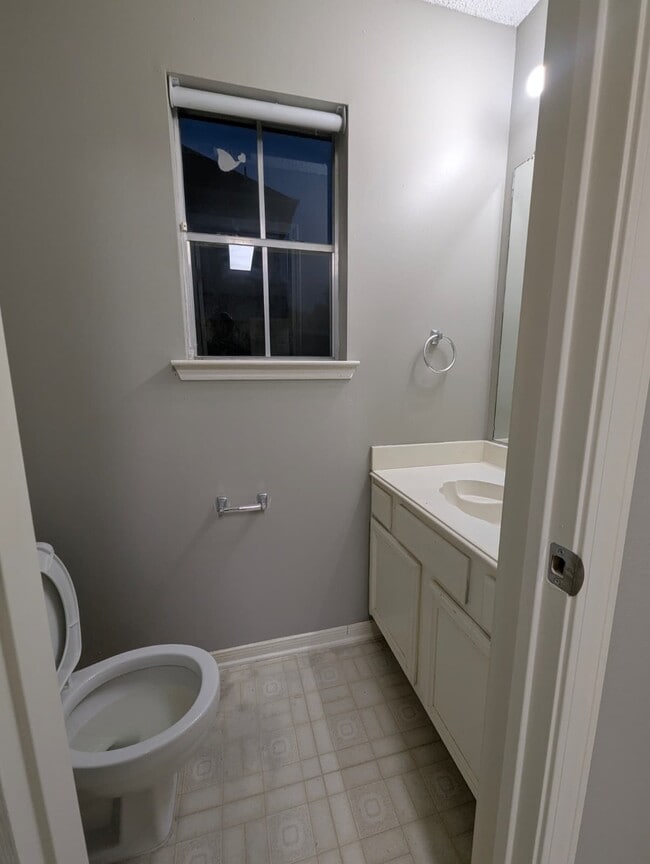 Building Photo - 827 Coral Tree Pl