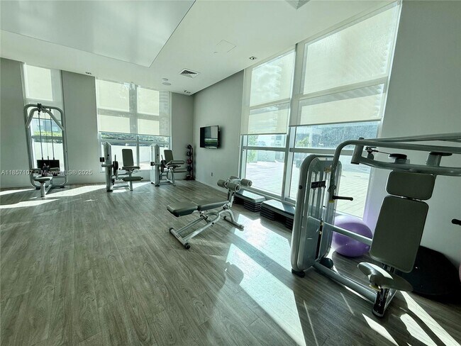 Building Photo - 1100S S Miami Ave