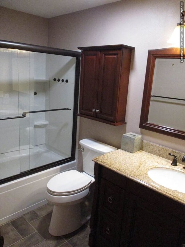 Building Photo - Charming 3-Bedroom Rambler with Spacious B...