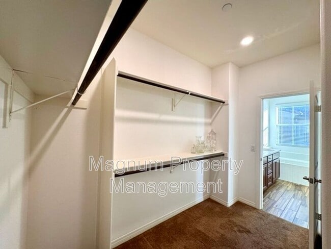 Building Photo - 40372 Calle Real