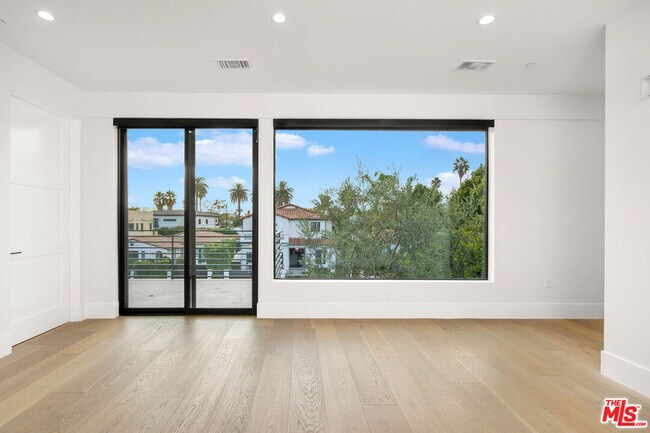 Building Photo - 444 Laurel Ave