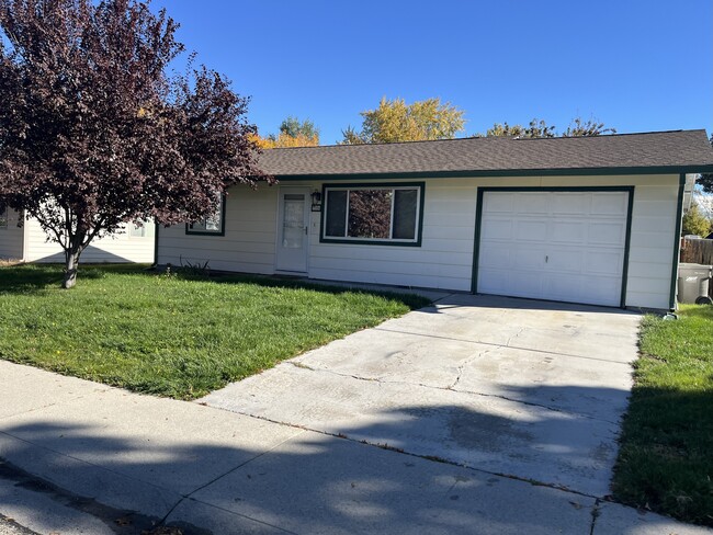 Primary Photo - 3306 S Virginia Ave