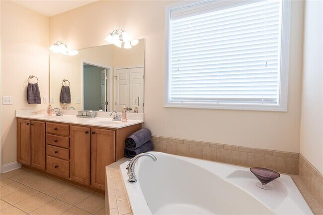 Building Photo - 4330 Granby Cir