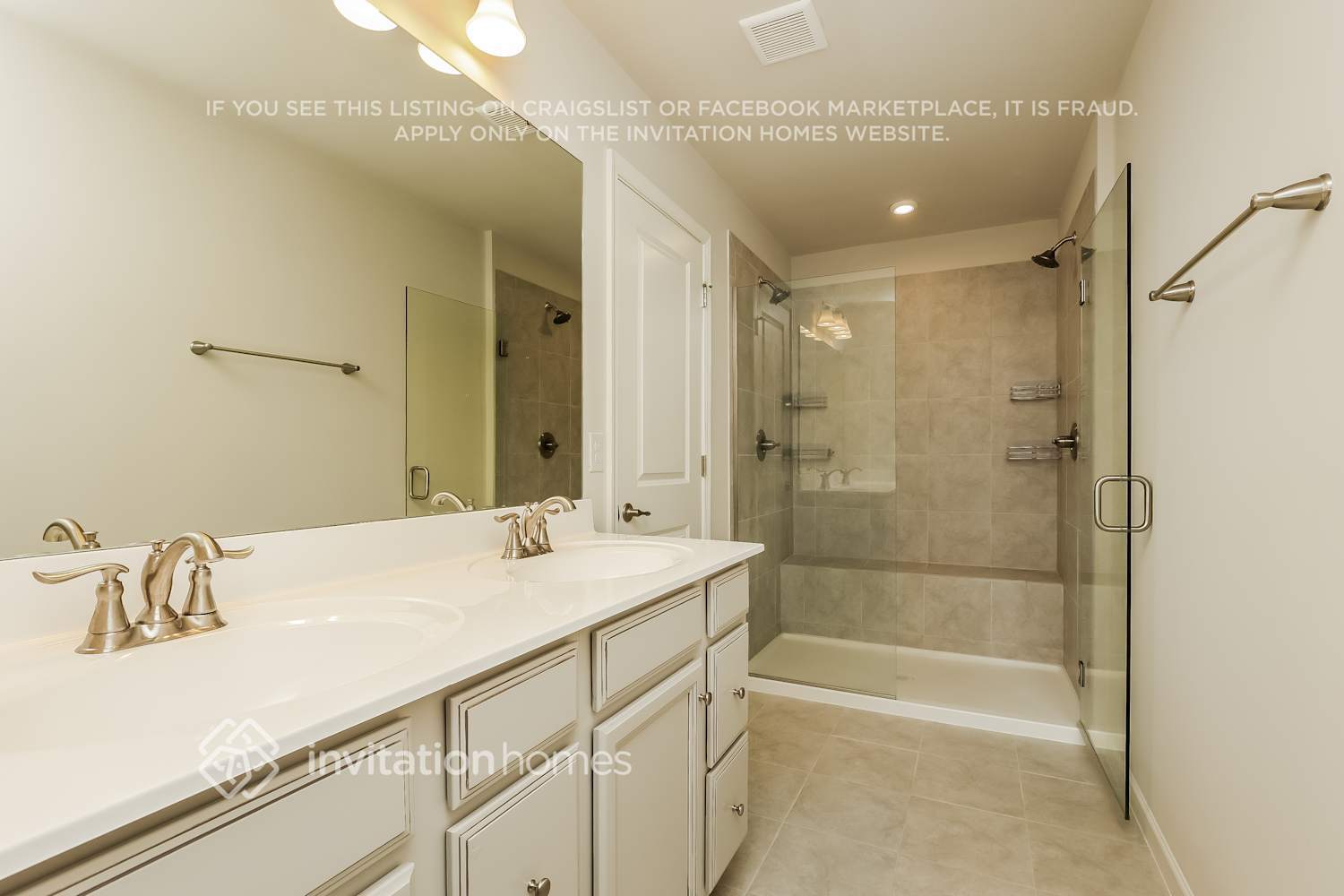 Building Photo - 452 Killarney Park