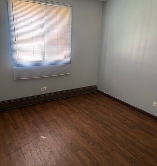 Building Photo - 14833 Kilpatrick Ave