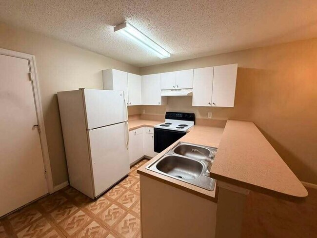 Building Photo - 6892 Mill Brook Pl