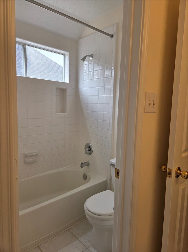 Building Photo - 4306 Lakeside Meadow Dr